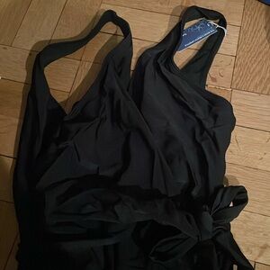 SummerMae maternity swimsuit. V-neck. Tie front. Size large. Black. NWT